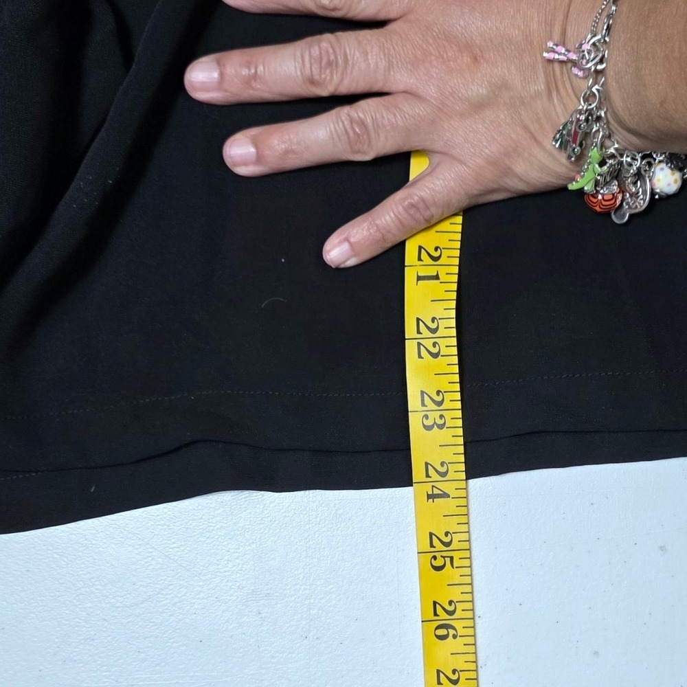 H&M Blouse Black V-Neck Pleated Bell Sleeve Size 6 Office, Chic, Minimalist - Picture 9 of 11